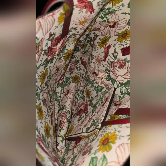 Red tote bag with attached floral clutch - Picture 3 of 10